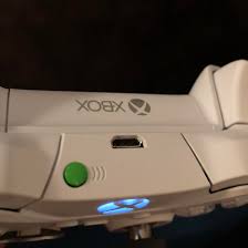 I have also started to play on pc, however, i still use the xbox one controller. Elite Controller Charging Port Mysteriously Broken Now Doesn T Recognize When Cord Is Plugged In Any Fix Or Is This A Return On Gamestop Warranty So Can Exchange Xboxone