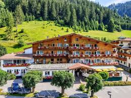 Highline 179 and ehrenberg castle ruins are also within 12 mi (20 km). Hotel Grieserhof Lermoos Zum Angebot Gastebewertungen