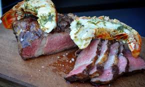 Lobster Surf And Turf Wenn Es Etwas Besonderes Sein Darf Rezept Fur Gegrillten Langustenschwanz Auf Einem Us Beef Einfache Gerichte Surf And Turf Langusten