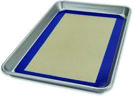 Shop for stoneware jelly roll pan online at target. Amazon Com Usa Pan Bakeware Nonstick Jelly Roll Pan And Silicone Mat Set 1 Ea Kitchen Dining