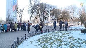 снег выпал только в январе на третье в ночь V Podolske Vozlozhili Cvety K Pamyatniku Pushkina Kultura