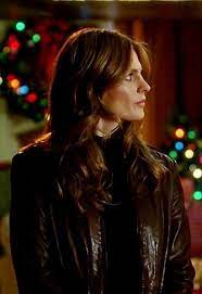 Secret Santa 26 5x09 Stana Katic Kate Beckett Red Leather Jacket
