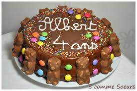 Comment Faire Plaisir A Un Petit Garcon Pour Ses 4 Ans En Lui Preparant Un Bon Gros Gateau Gros Gateau Au Chocolat Gateau Anniversaire Enfant Gateau Chocolat