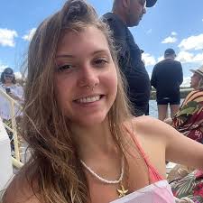 Yasmin Freitas (@yasfreitaass)