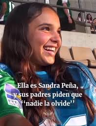 Sandra tenía solo 14 años, era alumna del colegio Irlandesas de Loreto y  formaba parte del CD Honeyball, un club sevillano que hoy llora la pérdida  de una de sus canteranas. Su