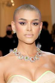 How to Style the Edgy Buzz-Cut Trend