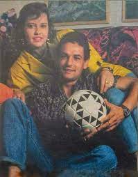 Baggio transfer şu an ne yapıyordur acaba? Oldfootballphotos On Twitter Robertobaggio 23 With His Wife Andreina Fabbi In The Living Room Of His House Immediately After The Wc1990 Baggio And His Wife Will Go To Live In Turin Because