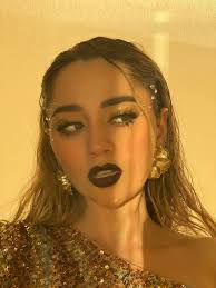 Orgullosamente nos disfrazamos de Ángel de la independencia 🪽✨ y el  @chente.shihtzu del turista más hermosoooo 🐾📸 Look: @avivastudiocln