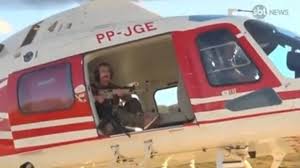 Um vídeo mostra o momento que há a confirmação de que o homem capturado pela polícia é lázaro. Video Deputada Entra Armada Em Helicoptero Para Pegar Lazaro Barbosa Noticias Chapeco Org