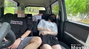 野外好き必見-ティンダーで出会った清楚な女の子が急に脱ぎだす露出狂だった