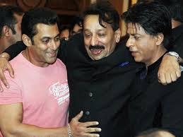 See more of free fire king on facebook. Shahrukh Khan Fight Shahrukh Khan Fight With Salman Khan Bollywood Fights Filmibeat
