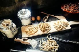 Coprire con cellophan e far riposare un oretta circa. From Tuscany With Love Pasta Fresca Al Ragu Di Cinghiale