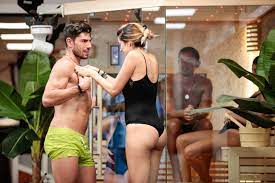 Aida Yespica, doccia sexy nella casa del Grande Fratello Vip