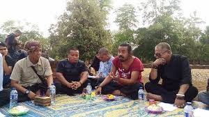 Bukit ini merupakan tempat sakral yang menyimpan cerita dan kisah dari kerajaan sriwijaya. Ini Sinopsis Buku Wenri Wanhar Sri Buddha Bukan Sriwijaya Dan Bangsa Pelaut Kisah Setua Waktu