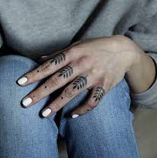 1001 Ideen Fur Coole Hand Tattoos Mit Bedeutung Hand Tattoos Hand Tattoo Frau Tattoos Mit Bedeutung
