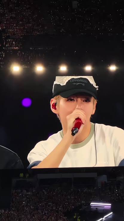#taehyung #v #bts #bts_official_bighit #london | TikTok