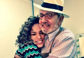 Roberta Almeida é toda elogios para Paulo José