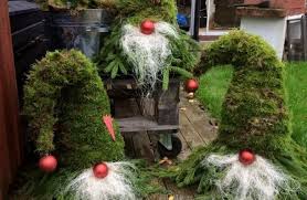Ideen Fur Weihnachtsdekorationen Die Deine Nachbarn Zum Staunen Bringen In 2020 Weihnachtsdekoration Deko Garten Weihnachten Weihnachten Haus Dekoration