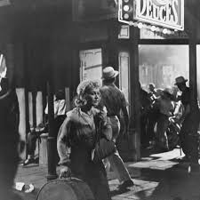 Blanche arrives in New Orleans and walks by the Four Deuces, a bar  frequented by Stella and Stanley and their friends, on her way to find her  sister Stella's apartment. The music