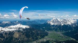 We determined that these pictures can also depict a red bull. Red Bull X Alps 2021 Mit Dem Paraglider Zum Mont Blanc Und Wieder Zuruck Gq Germany
