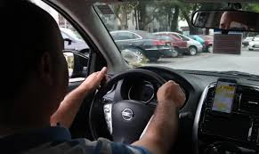Motoristas de aplicativo podem receber até R$ 6 mil de cashback da Caixa