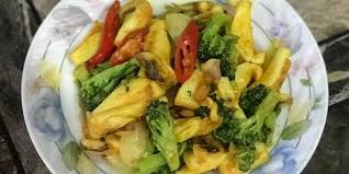 10 ekor sotong (potong nipis), 5 sudu besar tepung jagung, 3 sudu besar lada sulah, 1 biji telur, sedikit garam. Sotong Goreng Kunyit Nota Resipi