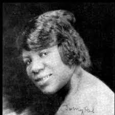 Edna Hicks's Instagram, Twitter & Facebook