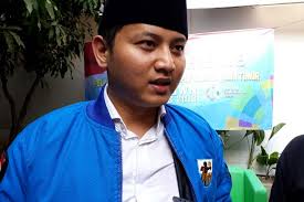 Didominasi interior warna putih, rumah dinas arumi dan emil dardak punya banyak kamar. Calon Pengganti Emil Dardak Wakil Bupati Yang Baru Berusia 28 Tahun