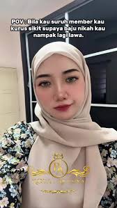 Hm ini majlis kita ke majlis dia? 🤔 Baju nikah kan pilihan pengantin  sendiri. Kalau dia tanya “Okay ataupun tak?. Barulah kita boleh cakap.  Betul tak macamni? Korang ada ke kawan yang jenis “ aku rasa ...