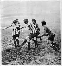 Vintage Everyday A Kiss Before The Women S Football Game 1920 Womens Football Play Soccer Football