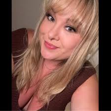 Danielle Davis (Mueller) looks amazing since she left the Davis family. I  hope she returns for the next season. This pic is from Jan. What an amazing  glow up!! : r/seekingsisterwifetlc