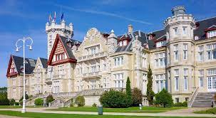 Santander is located on the coast in cantabria, spain and is considered to be one of the most beautiful and elegant cities in northern spain. Santander Spain Wikipedia