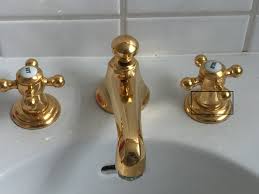 Mischhebel ist locker drehgriff der armatur ist locker damit der wasserhahn hält, muss er festgezogen werden. Dreiloch Armatur Tropft