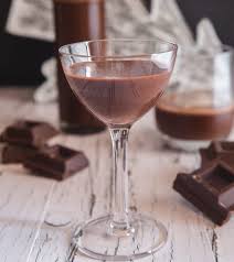 Chocolate Liqueur Deliciously Easy Homemade Creamy Chocolate Liqueur A Perfect Christmas Fall Drink Recip In 2020 Chocolate Liqueur Liqueurs Recipes Creamy Chocolate