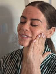 Effective Skincare for Puffy Skin in the Morning