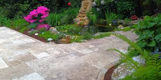 Travertin Terrassenplatten Im Romischen Verband Schone Gartenanlage Mit Einem Kleinen Teich Interessiert Rufen Sie An T Terrassenplatten Natursteine Garten