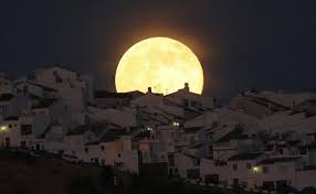 La luna llena en 2021 se traduce como la posibilidad de introducir cambios y marcar el comienzo la luna llena en 2021 no será la excepción, aquí veremos la influencia que puede tener en tu vida y. Luna Llena Mayo 2020 Superluna De Las Flores El Correo