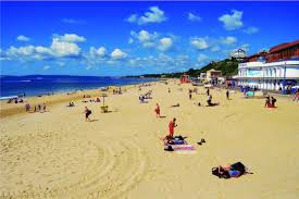 The bournemouth beach lodges offer an enchanting overnight stay overlooking beautiful beaches in a tranquil location all year round. 4 Bournemouth Beach Poole Bay Uk Download Scientific Diagram