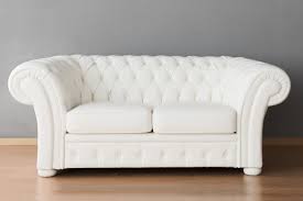 Deale 4 divano pelle 2 posti bianco jake vintage. Divano Chesterfiled Bianco In Pelle 2 Posti Stile Impero Divani Store