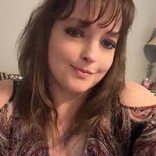 Why is dating so dam terrible right now? Wtf is wrong with everybody? 😂