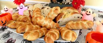 Braided bread is one of my favorite recipes to bake for easter but it tastes great all year round! Christmas Bread Braid Plait Recipe Queen Of My Kitchen Stuffed Braided Bread Braid The 3 Smaller Rolls And Place On Top Then Remaining 2 Pcs On Top