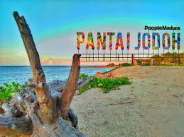 Harga tiket masuk pantai lon malang. Pantai Jodoh Di Sampang Suguhkan Kafe Sampai Spot Instagenic