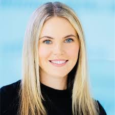 Kim Downes's Instagram, Twitter & Facebook