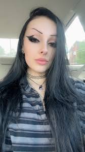 Good morning ☀️🖤 more passenger princess selfies ofc