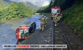 Lola, cutie, rocky, sunshine, amy, amber, caramel, cinnamon, ginger, raven, nicole, mercedes, princess, jewel, electra, dolly, britney, krissy, chrissy,. Murtalbahn Entgleist Eisenbahn Ungluck Zug Entgleist Und In Die Mur Gesturzt