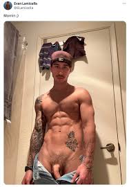 Il tiktoker Evan Lamichelle nudo mostra il pisello, foto e video senza  censure: Schchiatemelo - BitchyX