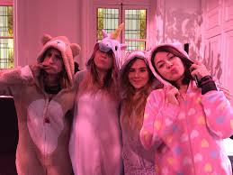 Résultat de recherche d'images pour "pyjama party"