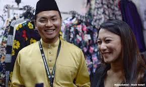 Check spelling or type a new query. Malaysiakini Saiful Bahagia Di Samping Isteri Kini Ligat Berniaga