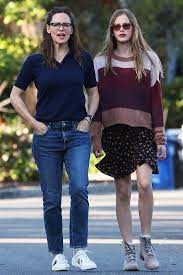 Jennifer garner and jill biden sat down for a discussion on instagram live on tuesday to discuss politics ahead of the 2020 presidential election. Jennifer Garner Und Ben Affleck Ihr Familienalbum Gala De
