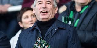 Le président du modem françois bayrou a été réélu maire de pau en l'emportant dimanche au second tour des élections municipales, selon une estimation. Francois Bayrou Candidat A Sa Succession A La Mairie De Pau Le Point